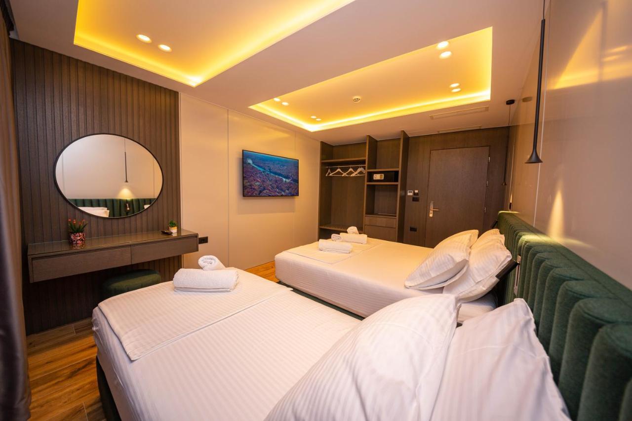 Hotel Lili-1 Sarandë Esterno foto