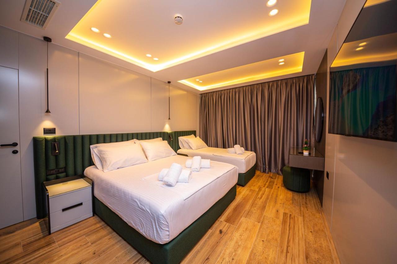 Hotel Lili-1 Sarandë Esterno foto
