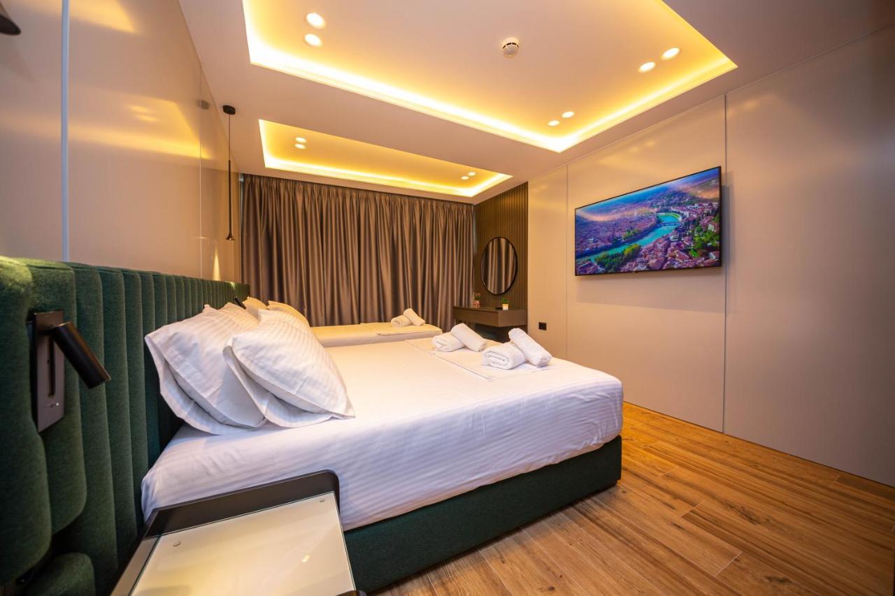 Hotel Lili-1 Sarandë Esterno foto